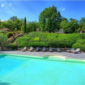 7 Bedroom Villa with Pool and Mountainous Views in Tuscany, Sleeps 14 -18